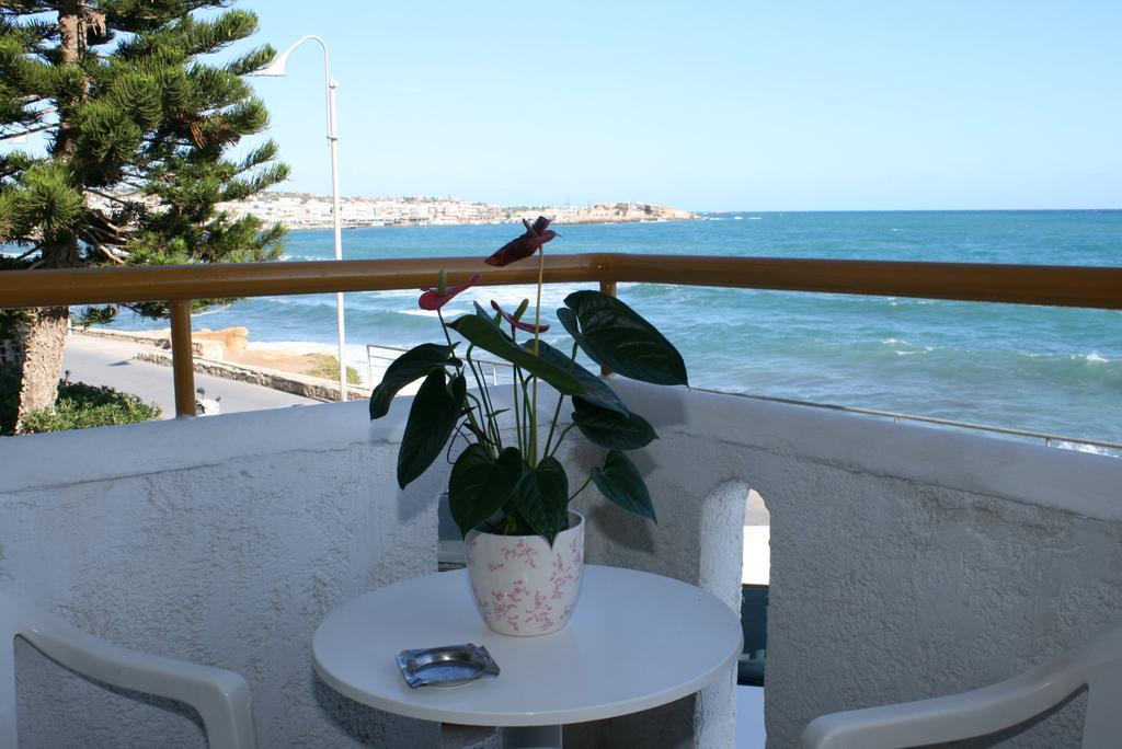 Blue Bay Apartments Hersonissos  Exterior photo