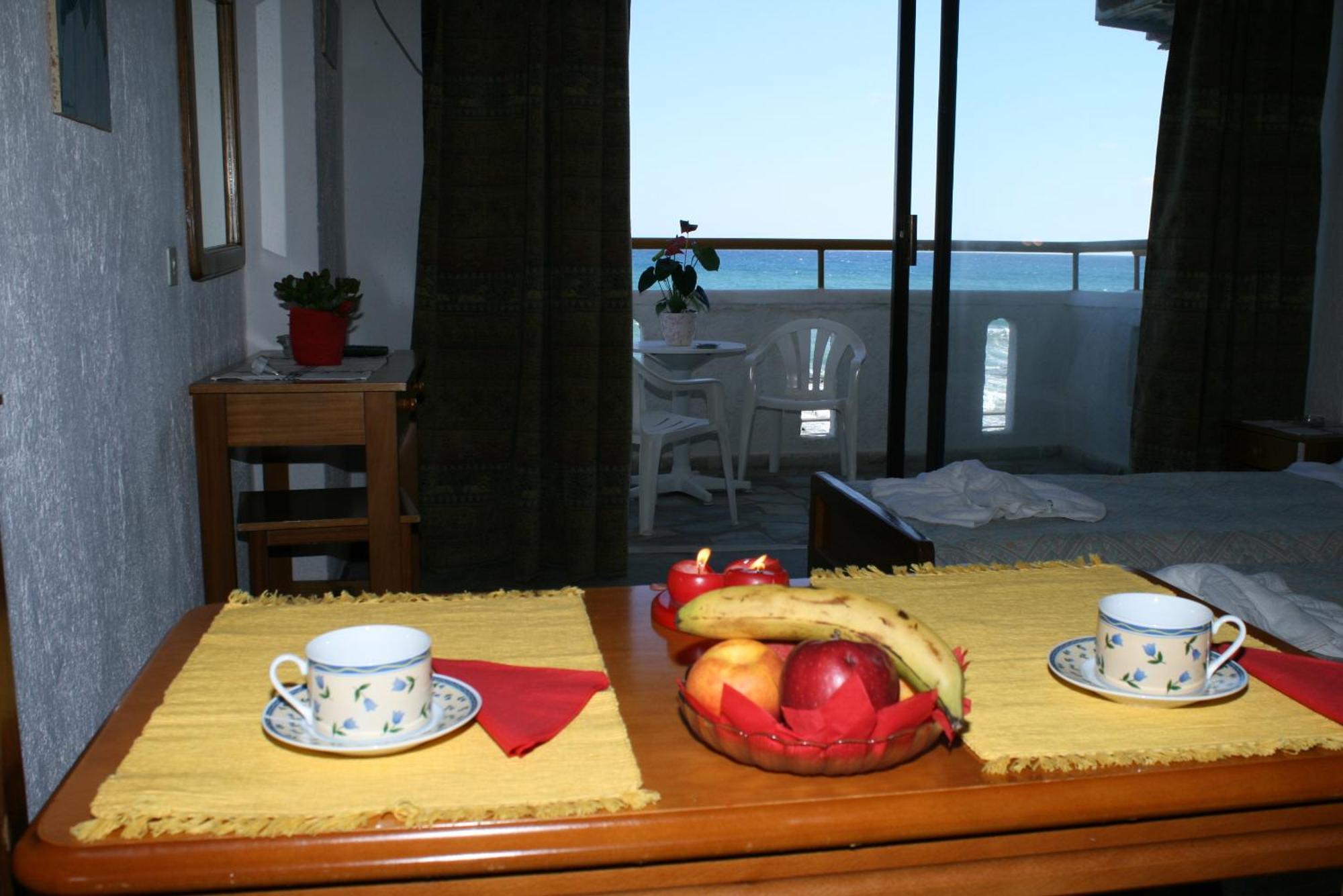Blue Bay Apartments Hersonissos  Exterior photo